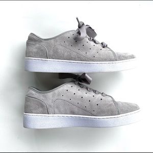 Vionic Keke Sneakers, Women’s 6.5, Lt. Grey Suede